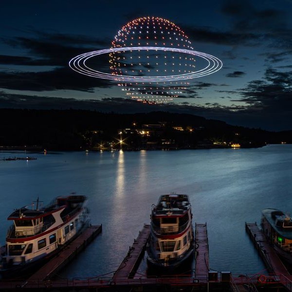 Dronová show Zrození života
